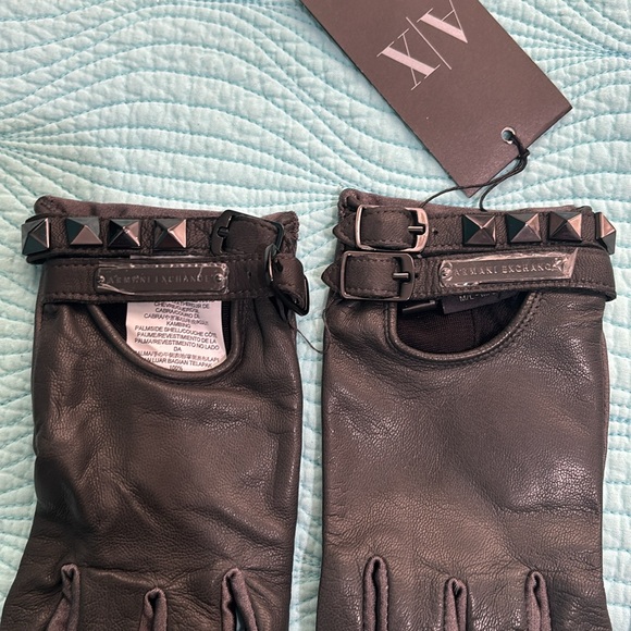 Armani Exchange touchscreen leather/polyester gloves with buckles and studs - Picture 3 of 11